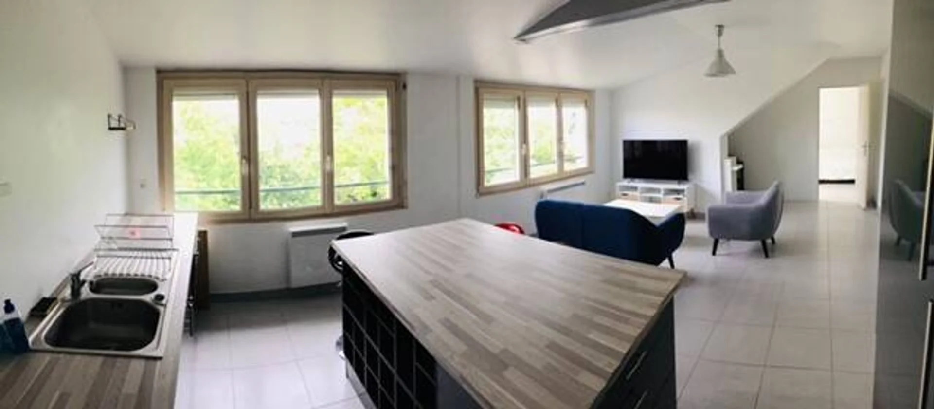 Camera per studenti in  con area studio e servizi in comune