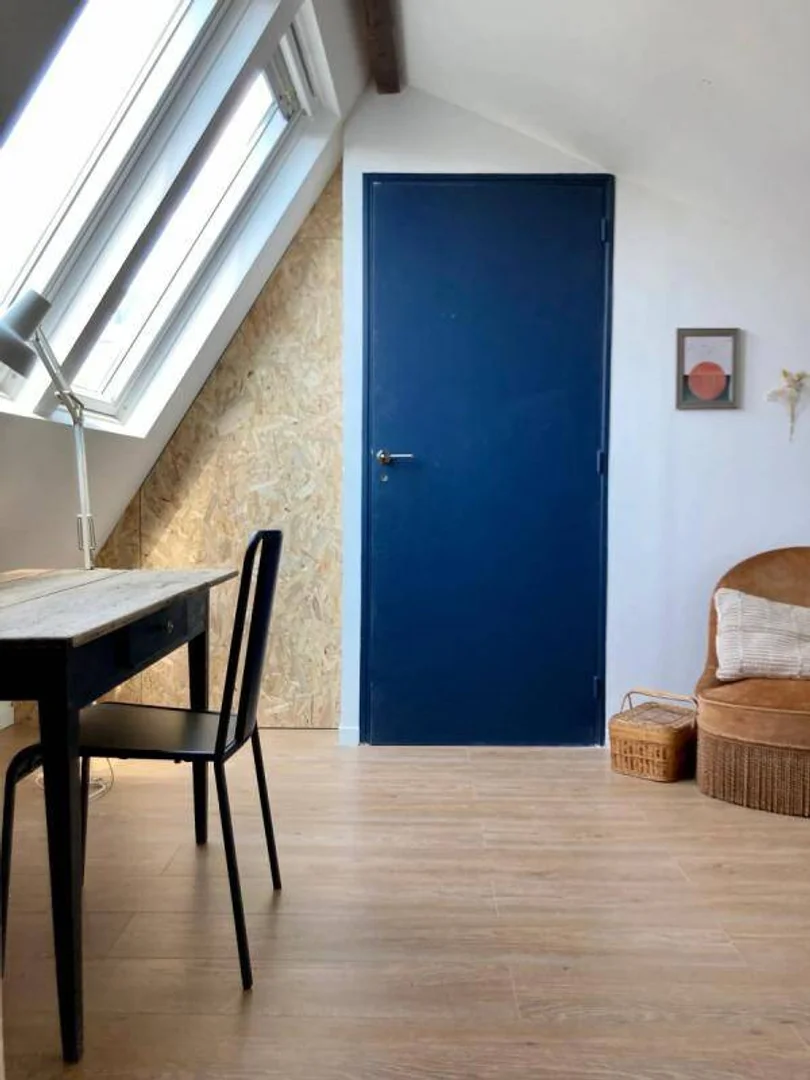 Habitación estudiantil económica cerca del campus en 