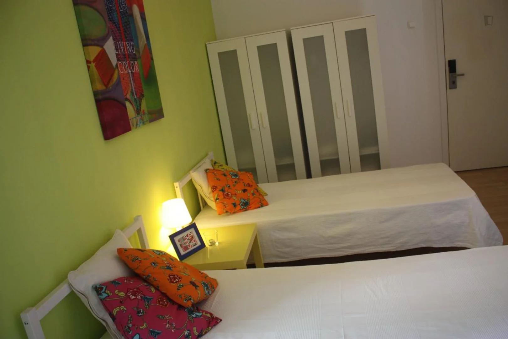 Room for rent in student apartment in , fully furnished