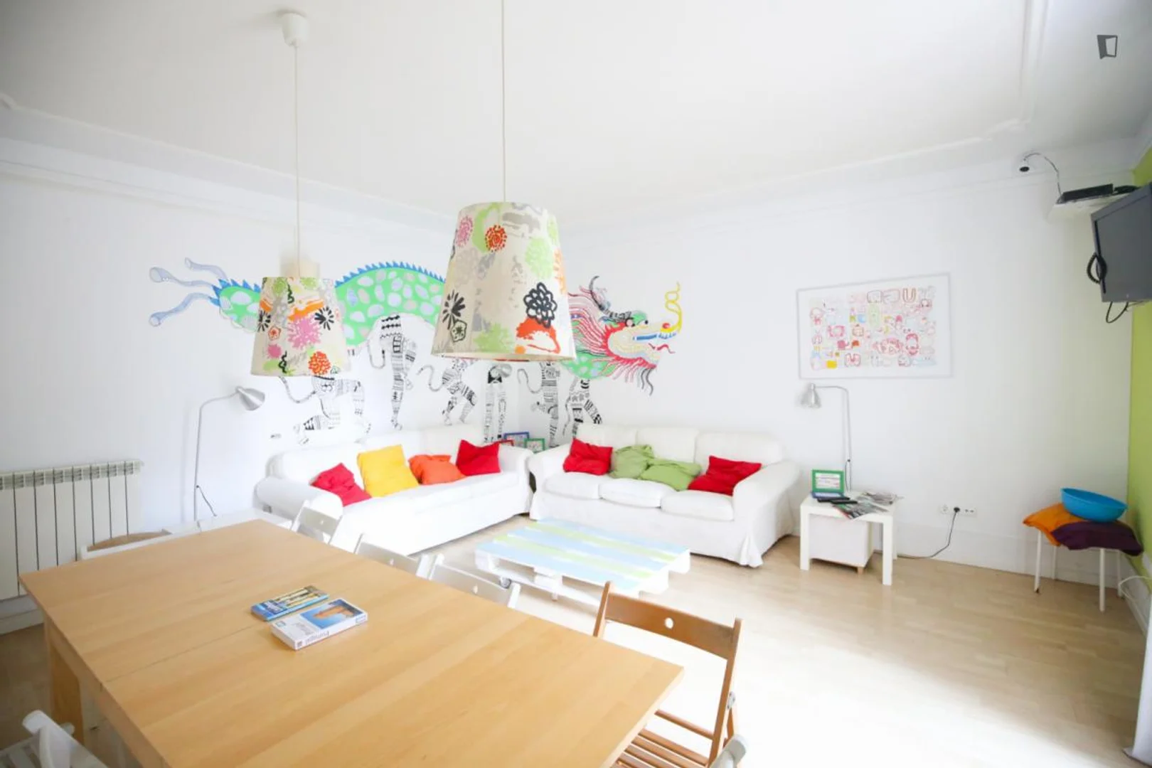 Student-friendly room in with modern amenities