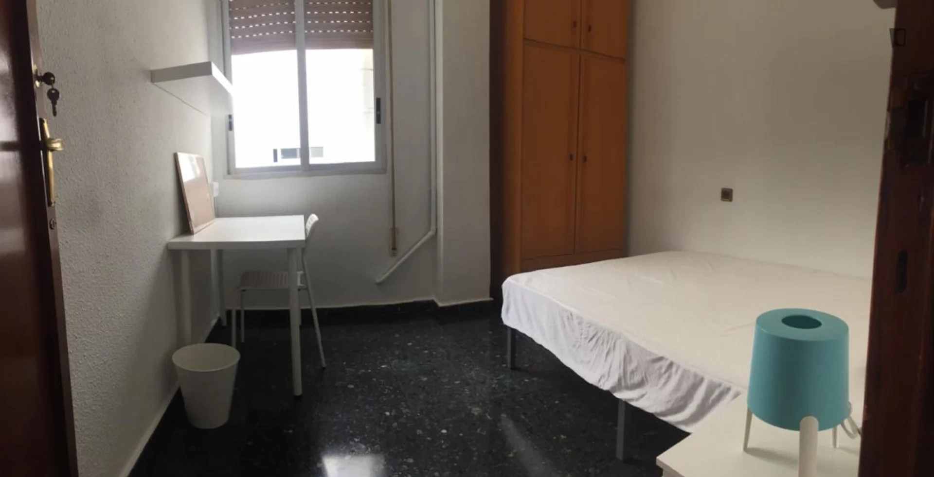 Camera per studenti in con servizi moderni