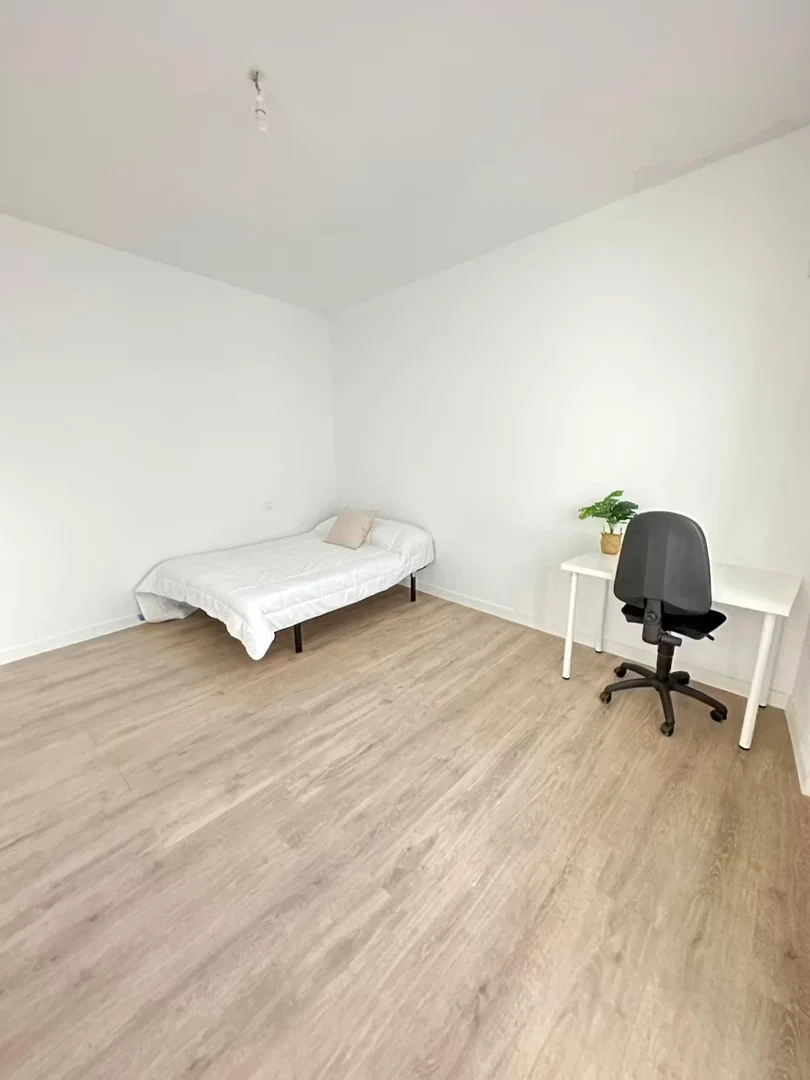 Habitación estudiantil económica con ubicación conveniente en 