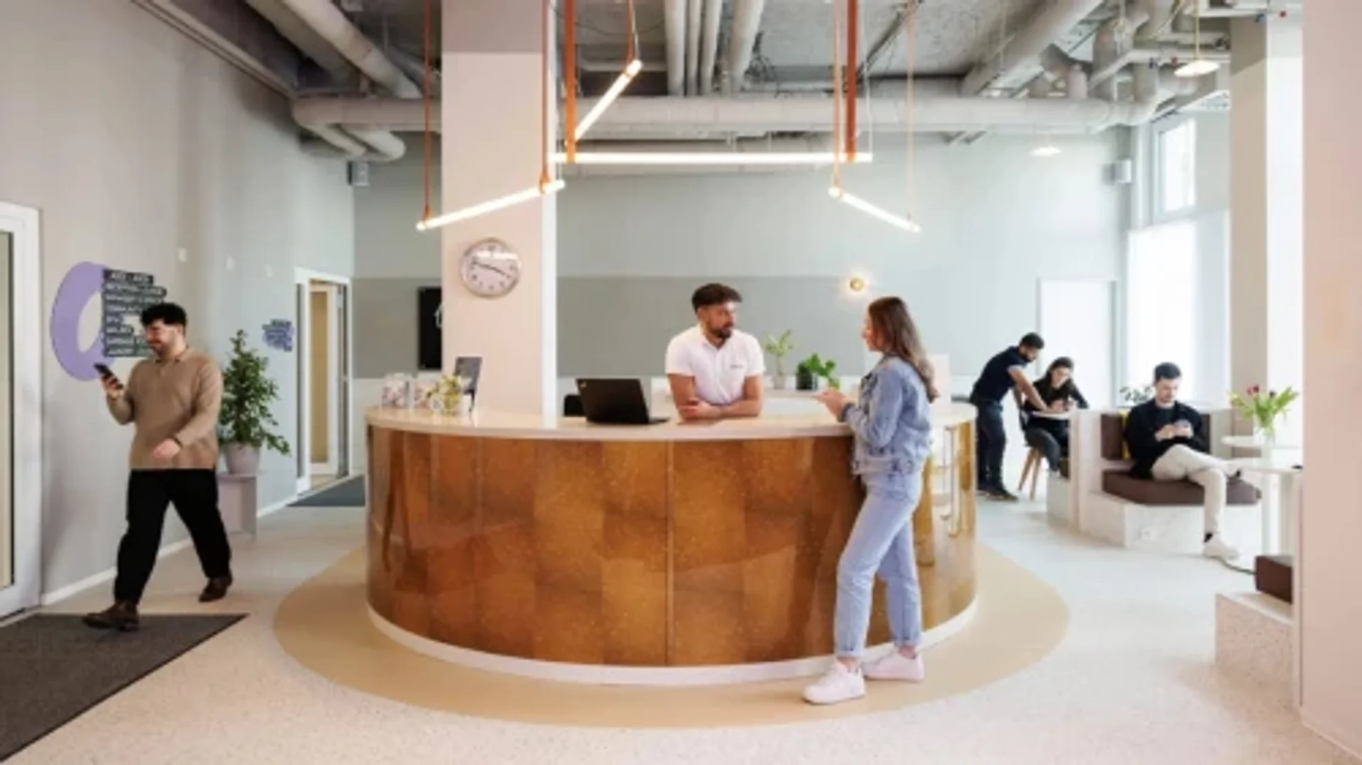Stanza economica per studenti con ampia illuminazione in 