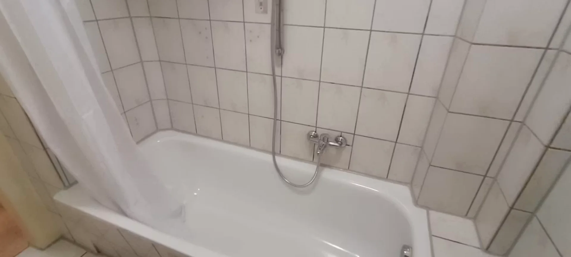 'de öğrenci dairesinde, tamamen mobilyalı kiralık oda
