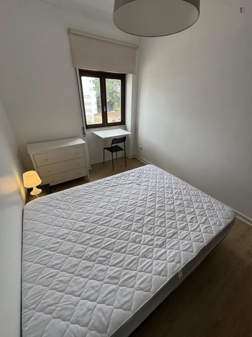 'de öğrenci dairesinde, tamamen mobilyalı kiralık oda