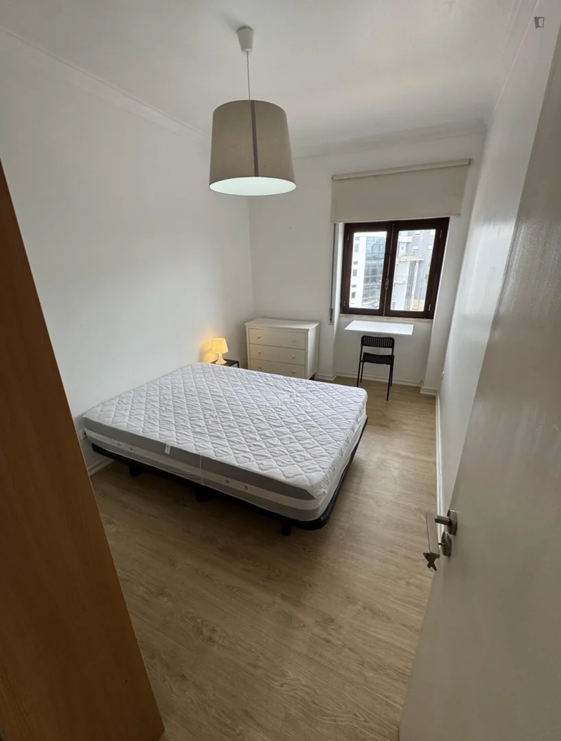 'de modern olanaklara sahip öğrenci dostu oda