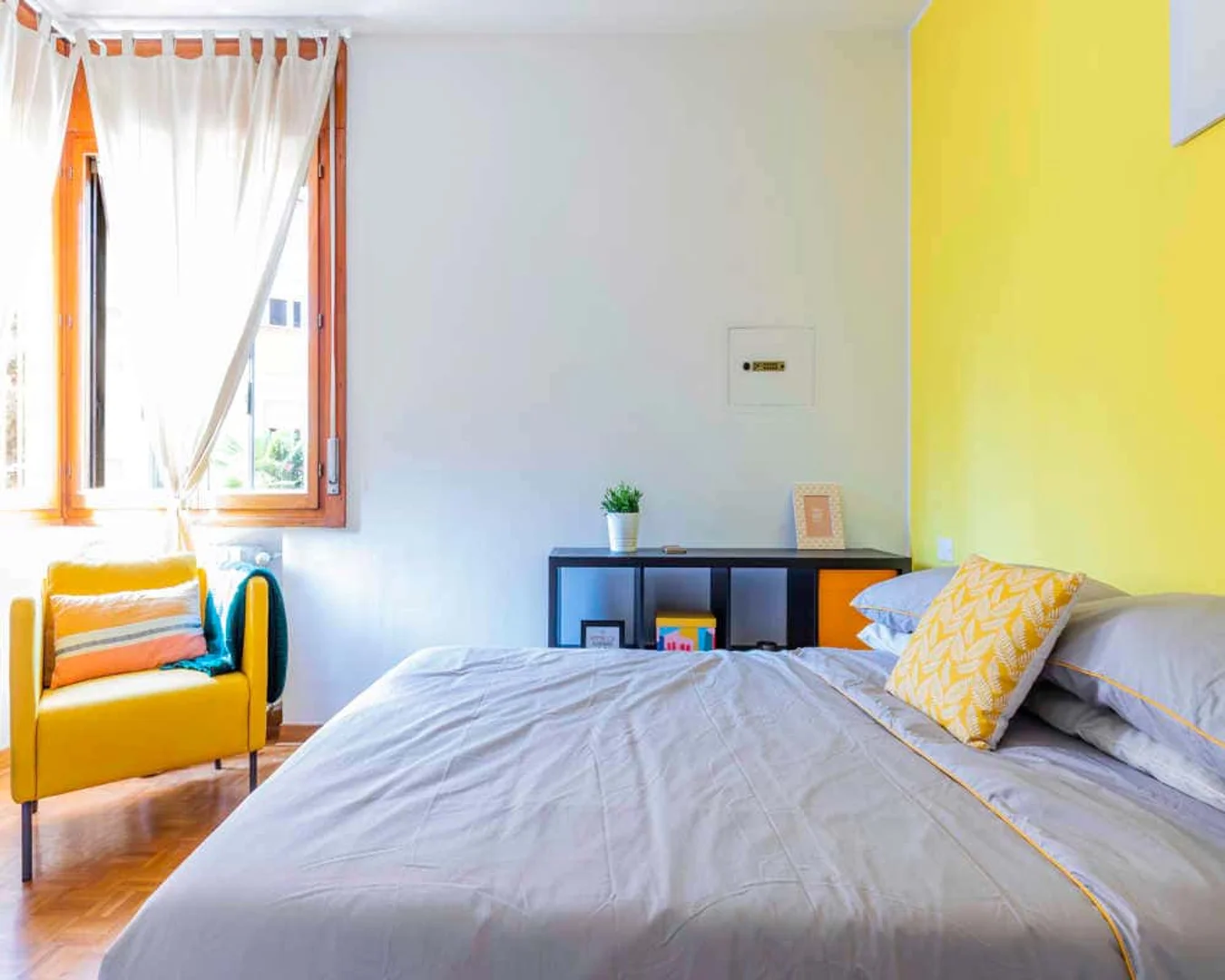 Habitación para estudiantes en  con área de estudio y facilidades compartidas