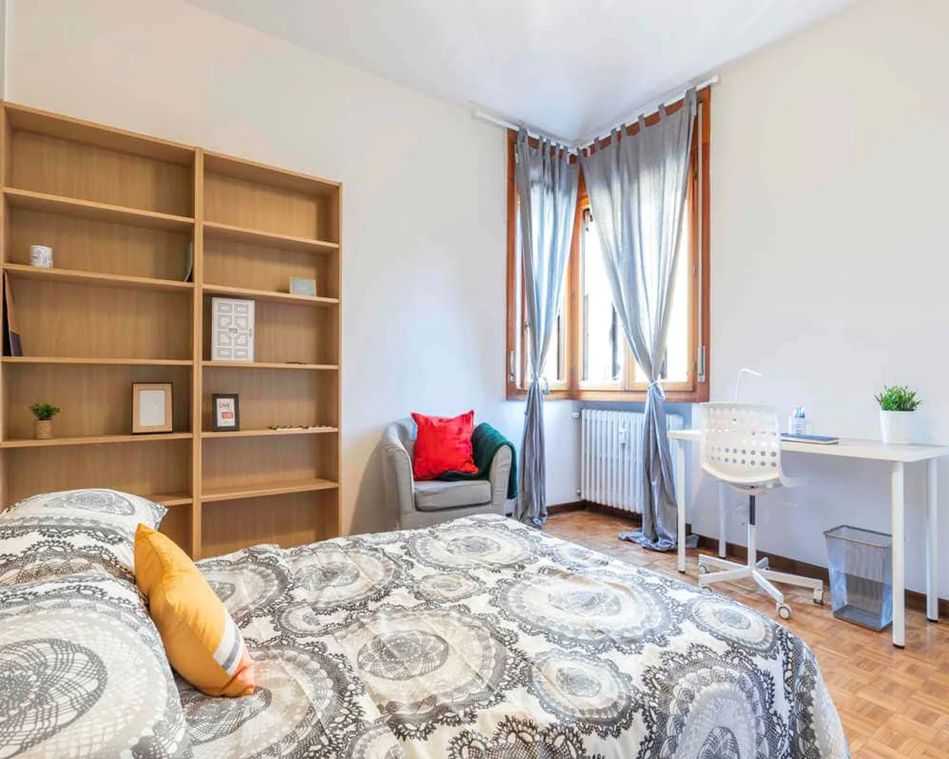 'de öğrenci dairesinde, tamamen mobilyalı kiralık oda