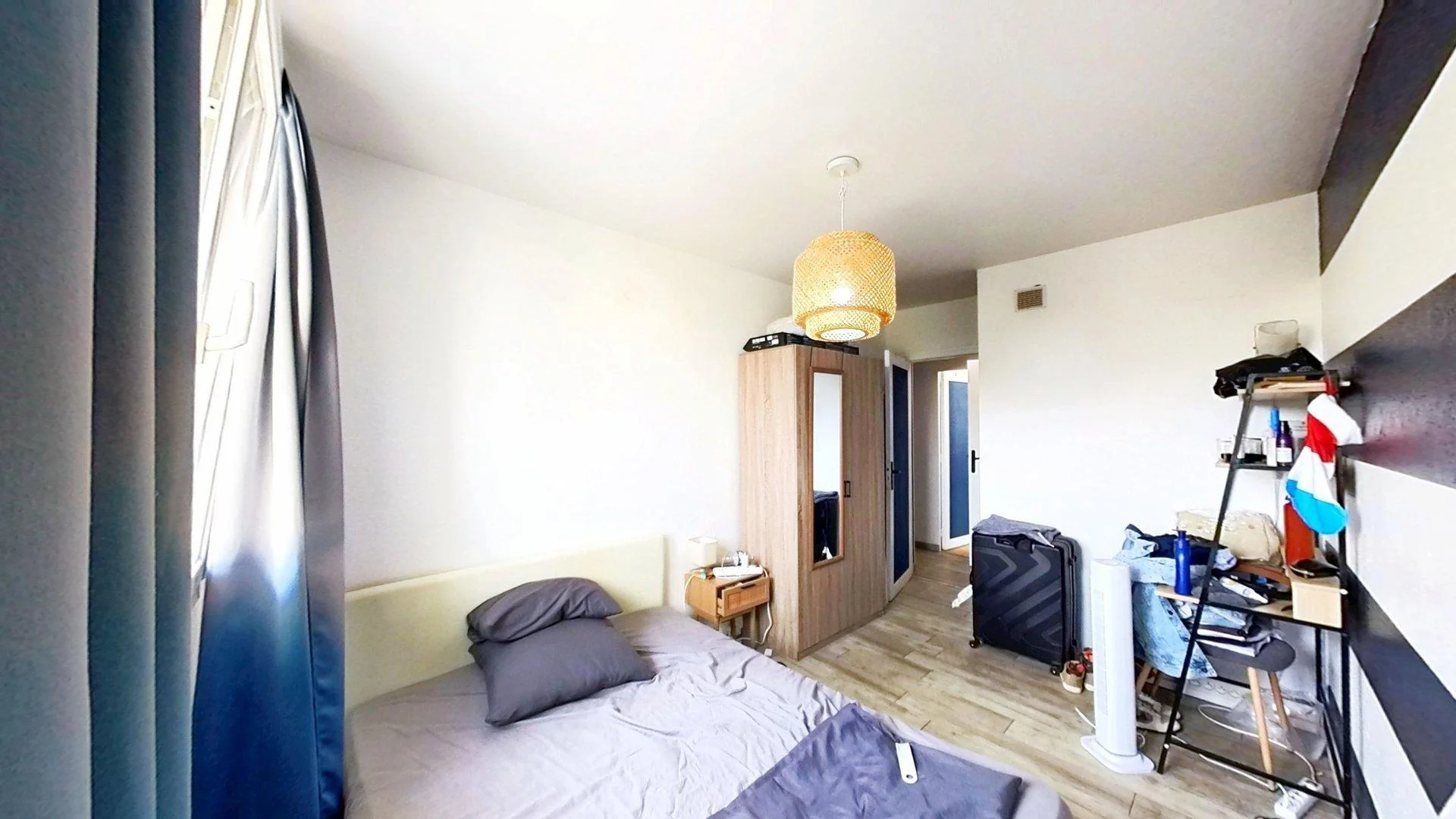 'de öğrenci dairesinde, tamamen mobilyalı kiralık oda