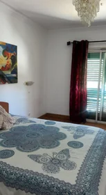Private room at Avenida General Carmona, image 1 of 10