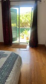 Stanza privata in Avenida General Carmona, immagine 2 di 20
