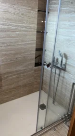 Stanza privata in Avenida General Carmona, immagine 11 di 20
