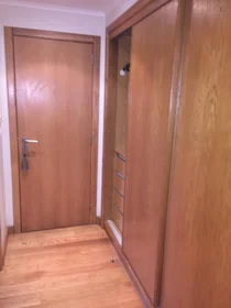 Stanza privata in Avenida General Carmona, immagine 16 di 20