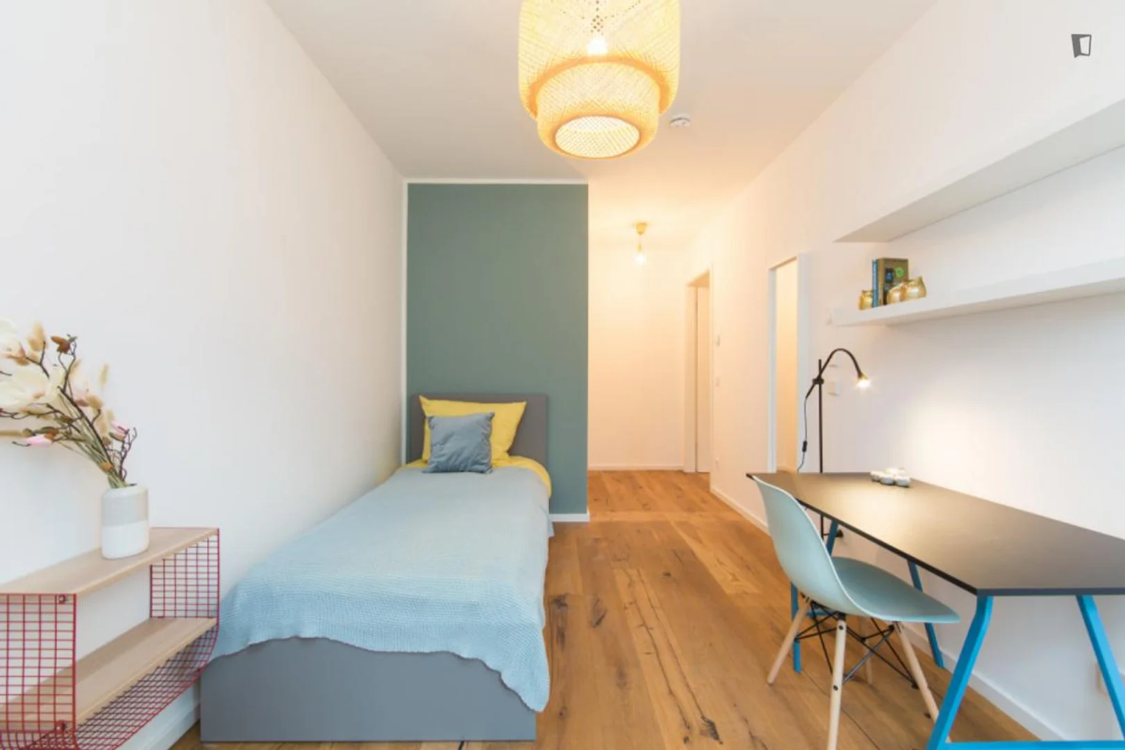 Economical student room with convenient location in 