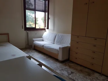 Quarto privado em Via San Giuseppe Benedetto Cottolengo, , imagem 1 de 6