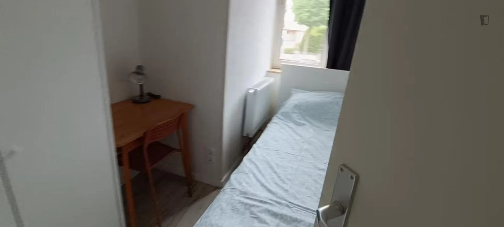 Öğrenciler için rahat oda  bölgesinde mevcut
