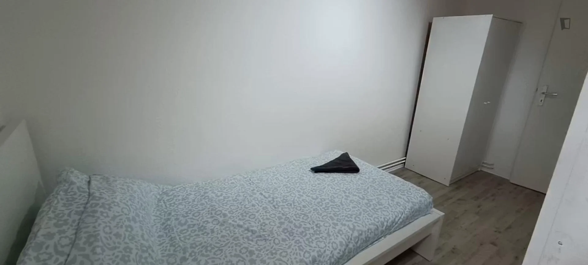 Öğrenciler için rahat oda  bölgesinde mevcut