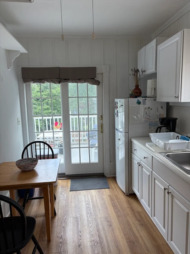 55, Clifton St., Unit 2, North Cambridge, Cambridge, MA, 02140