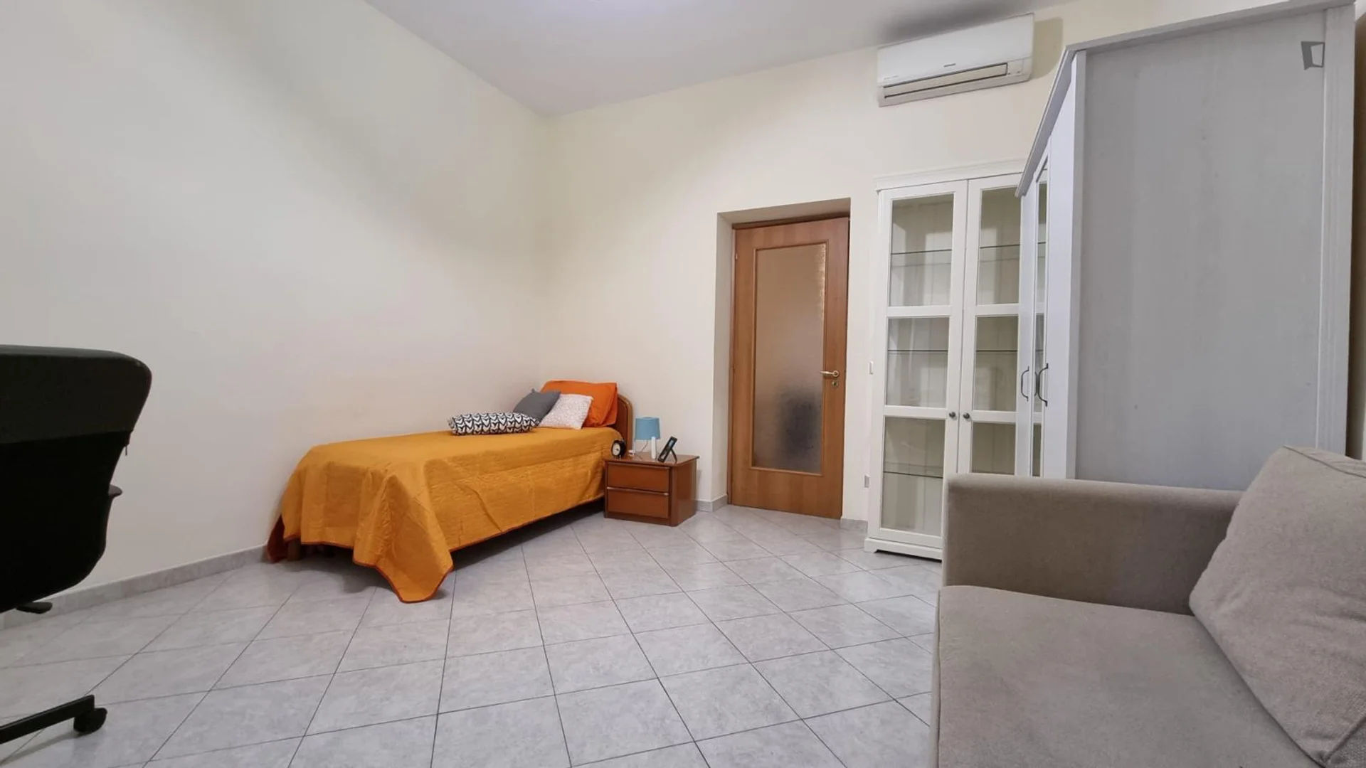 Chambre à louer dans un appartement d'étudiant à , entièrement meublée