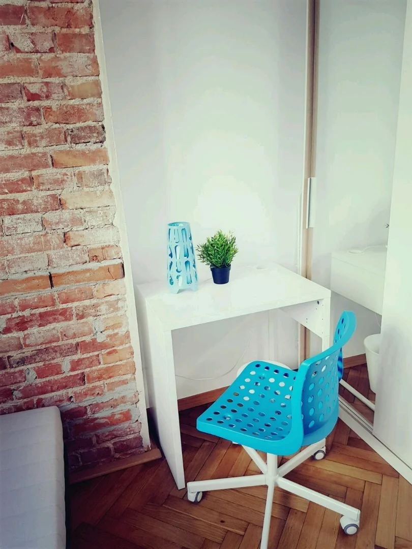 Cozy room for students available in 
