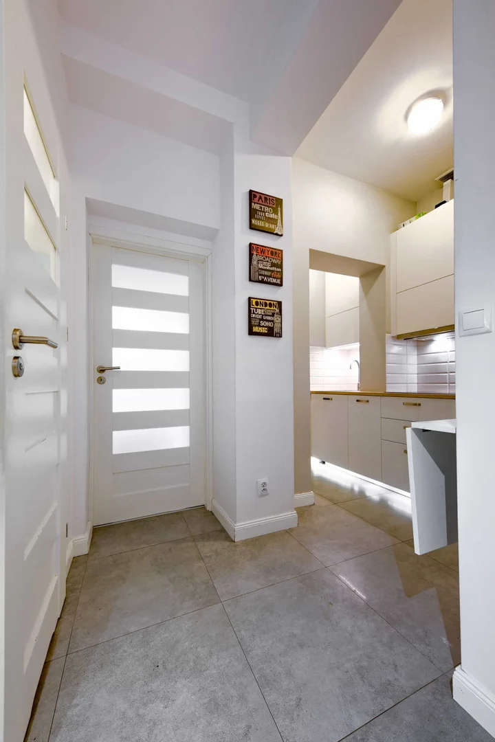 Affordable room for students with ample lighting in 