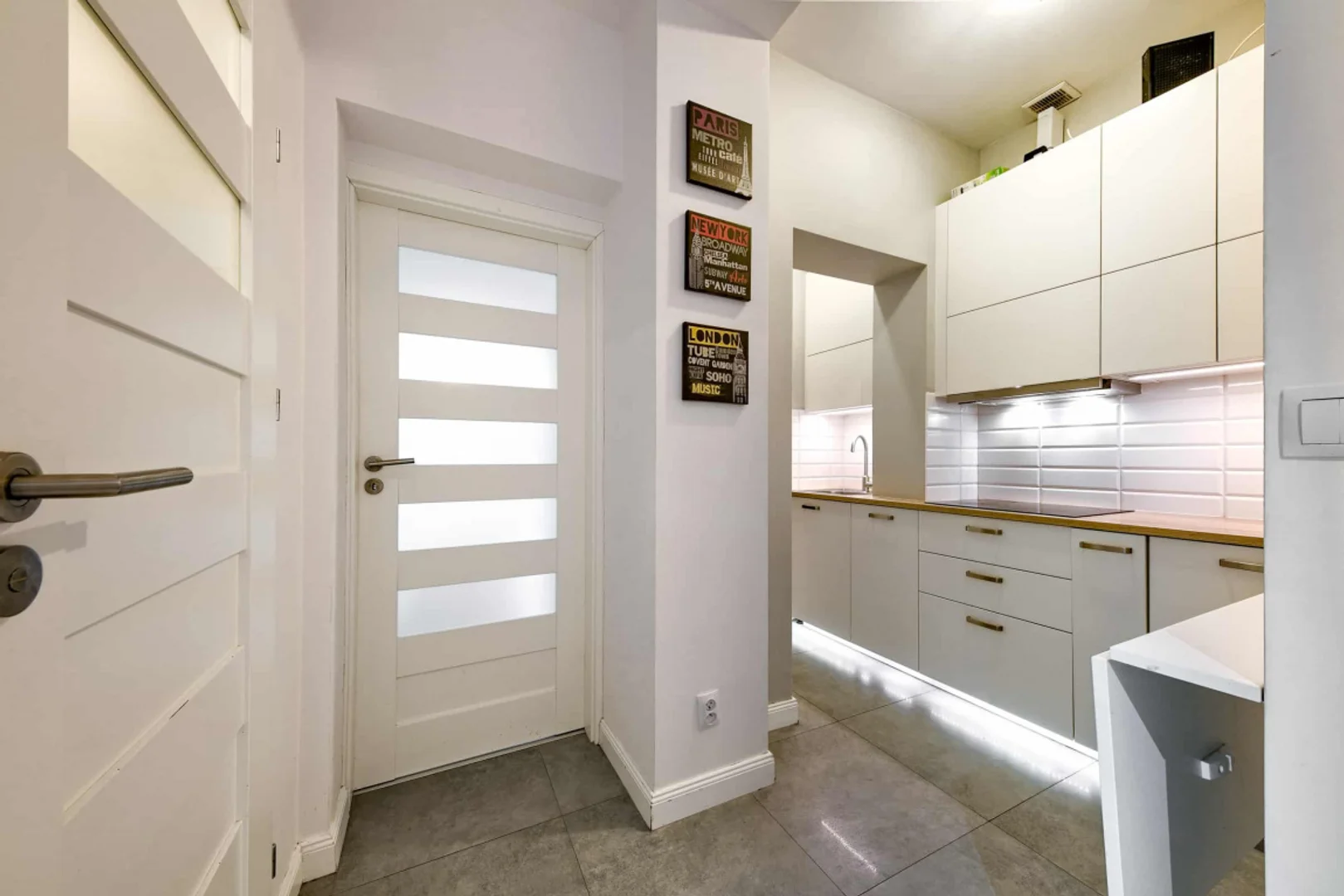 Economical student room with convenient location in 