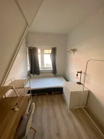 Chambre privée à Ambonstraat, image 1 de 7