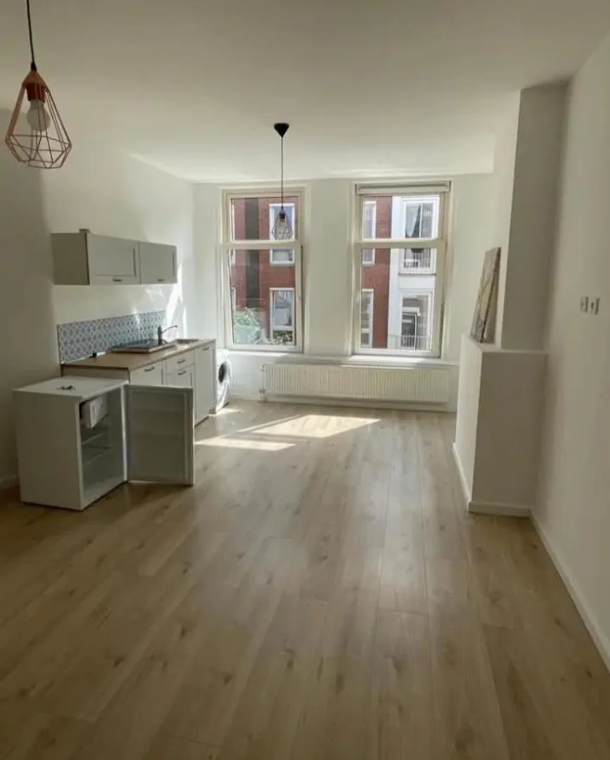 Modern student studio with complete amenities in 