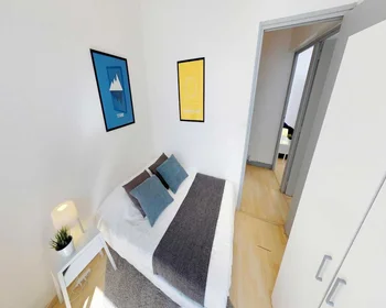 Quarto privado em rue des Hospices, imagem 1 de 13