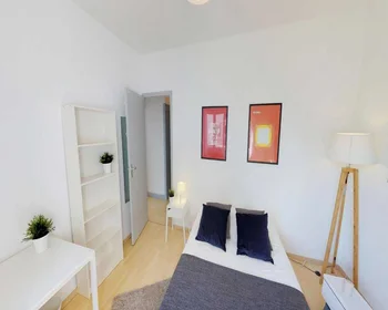 Quarto privado em rue des Hospices, imagem 3 de 13