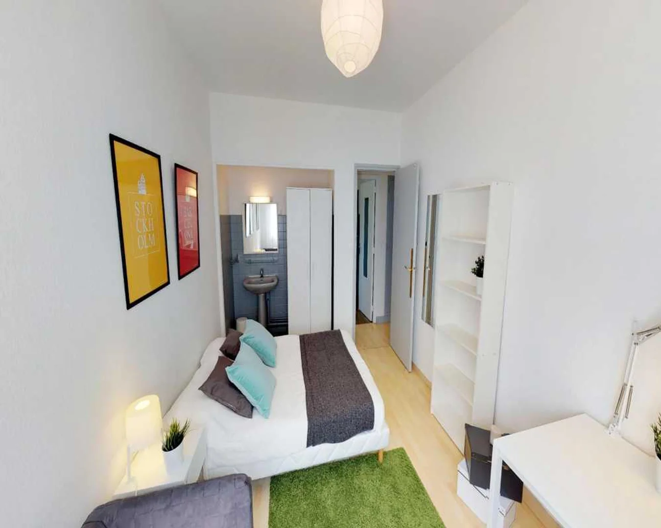 Quarto para alugar em apartamento de estudantes em , totalmente mobilado