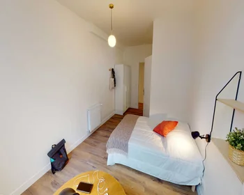Private room at Avenue Sainte-Anne, image 3 of 21