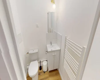 Private room at Avenue Sainte-Anne, image 4 of 21
