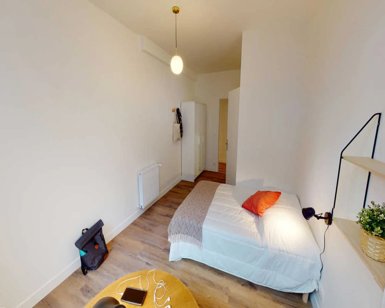 Functional student room perfect for studying in 