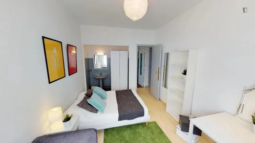 Chambre privée à Rue des Hospices, image 2 de 13