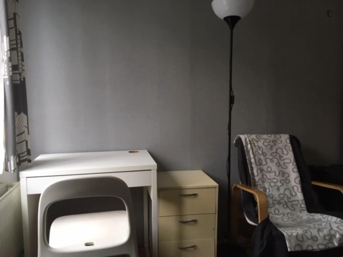 Funktionelles Studentenzimmer perfekt zum Studieren in 