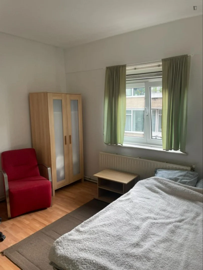 Economical student room with convenient location in 