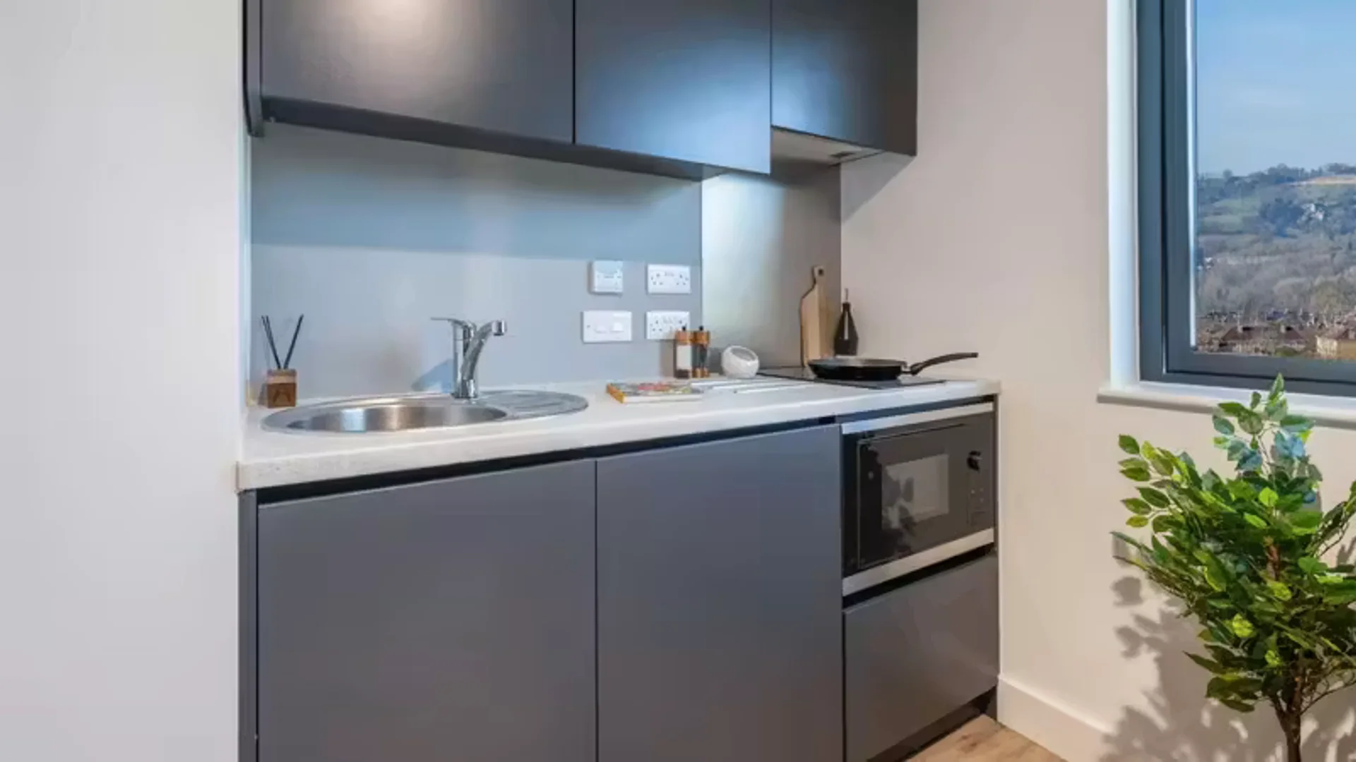 Comfortable and spacious student room in 