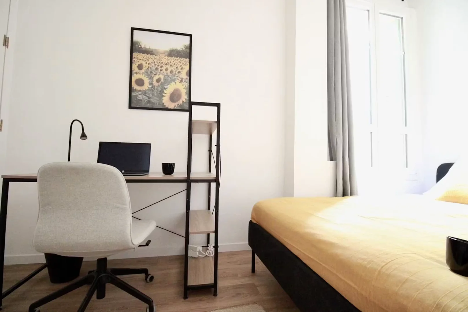 Room for rent in student apartment in , fully furnished