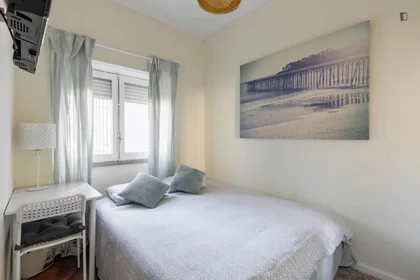 Private room at Avenida 5 de Outubro, image 1 of 10