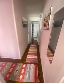 Entire apartment at Alameda das Linhas de Torres, image 18 of 20