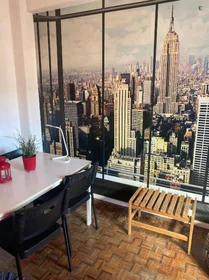 Entire apartment at Alameda das Linhas de Torres, image 4 of 20