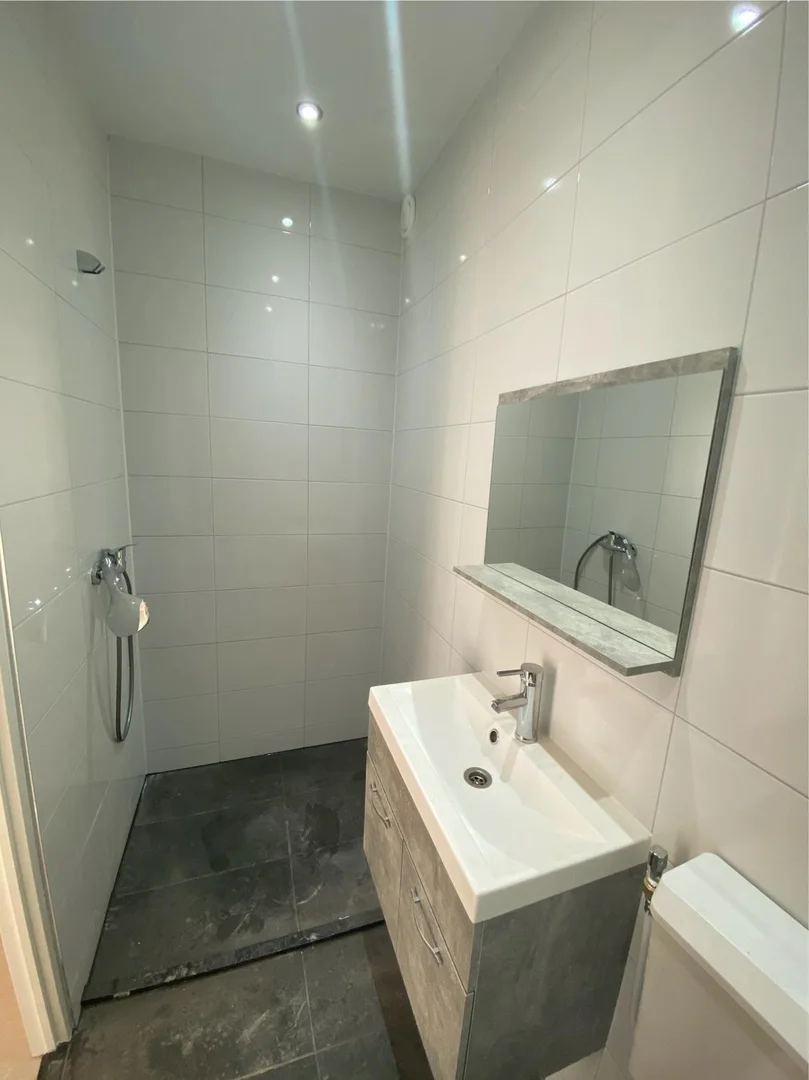 Self-contained studio for students in central 