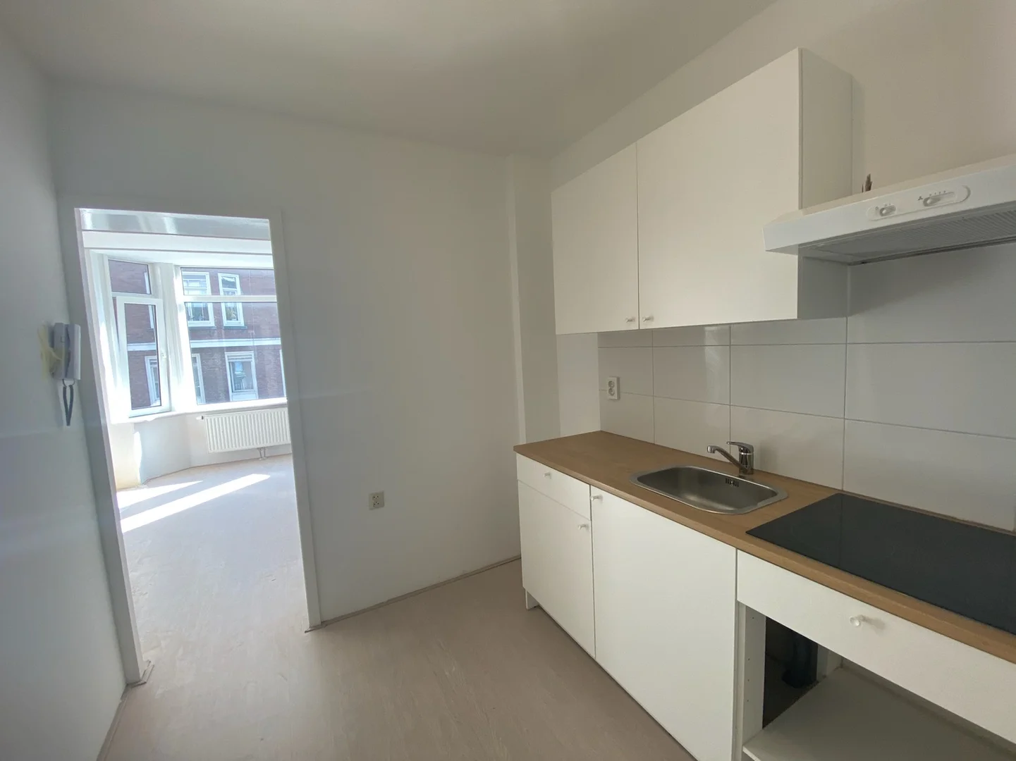 Student-friendly studio with excellent transport links in 