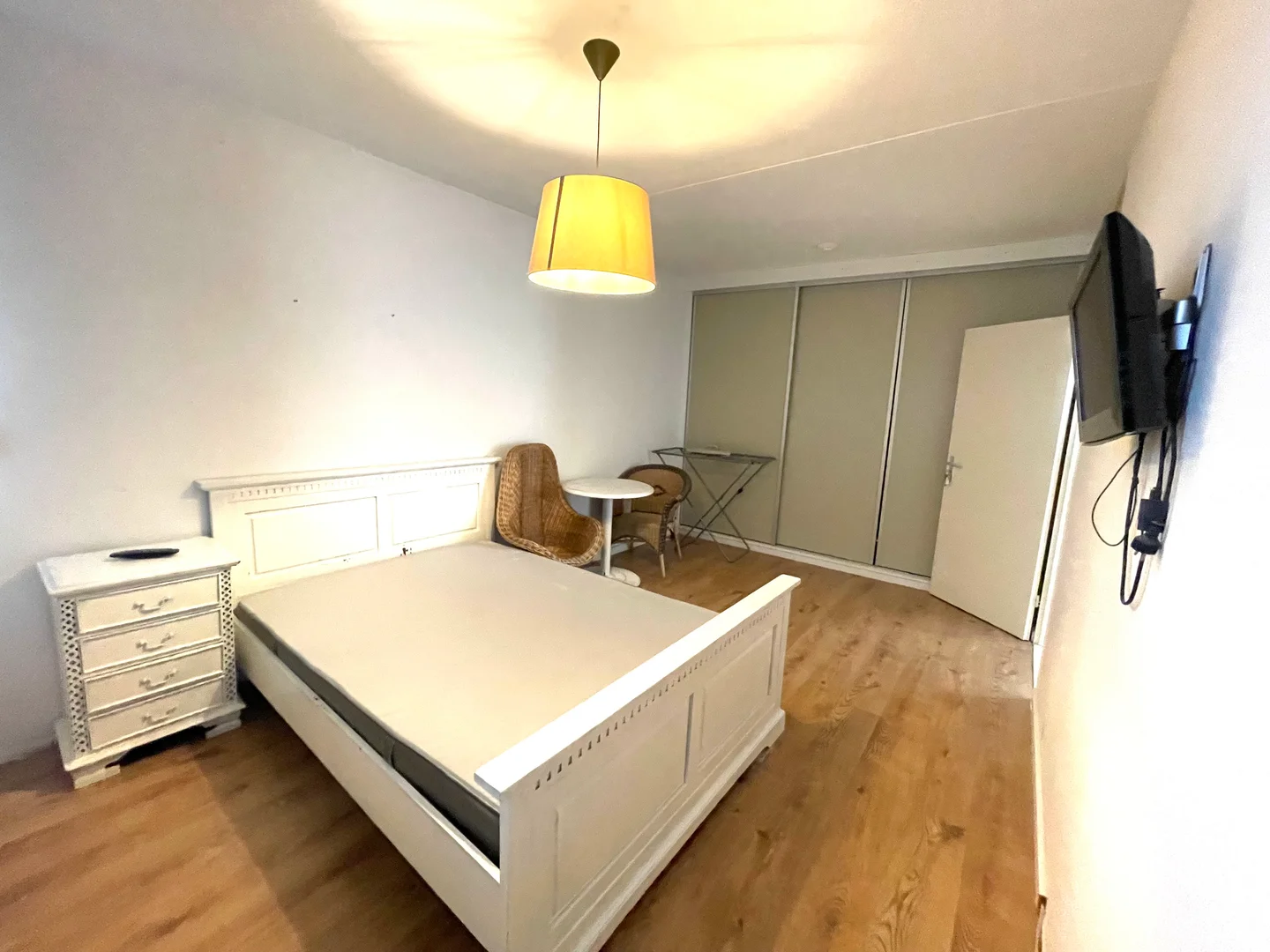 Quarto de estudante económico com localização conveniente em 