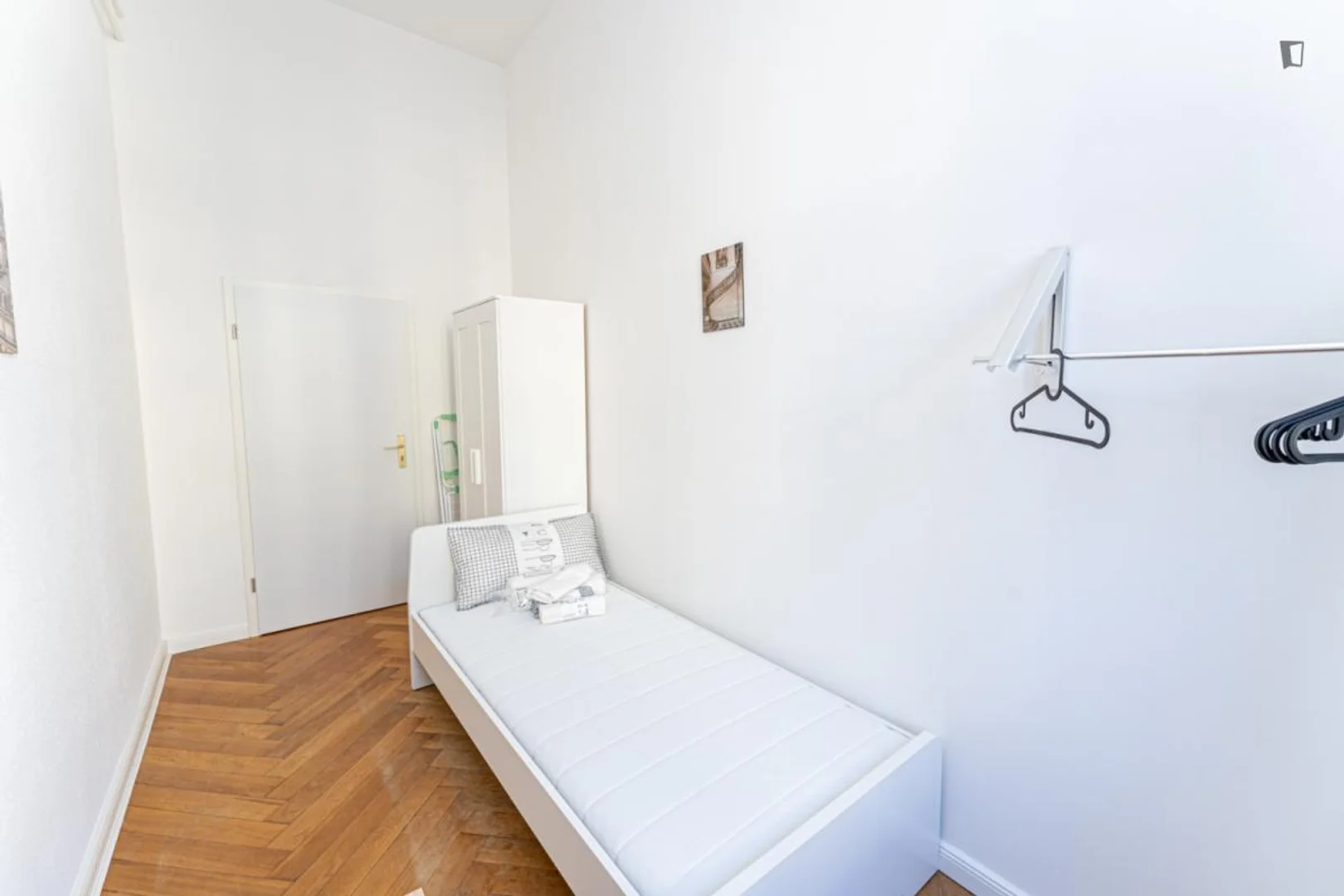 Camera per studenti in  con area studio e servizi in comune