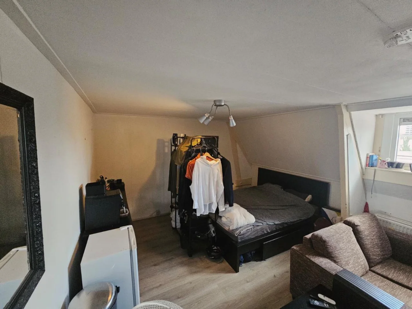 Chambre confortable pour étudiants disponible dans 