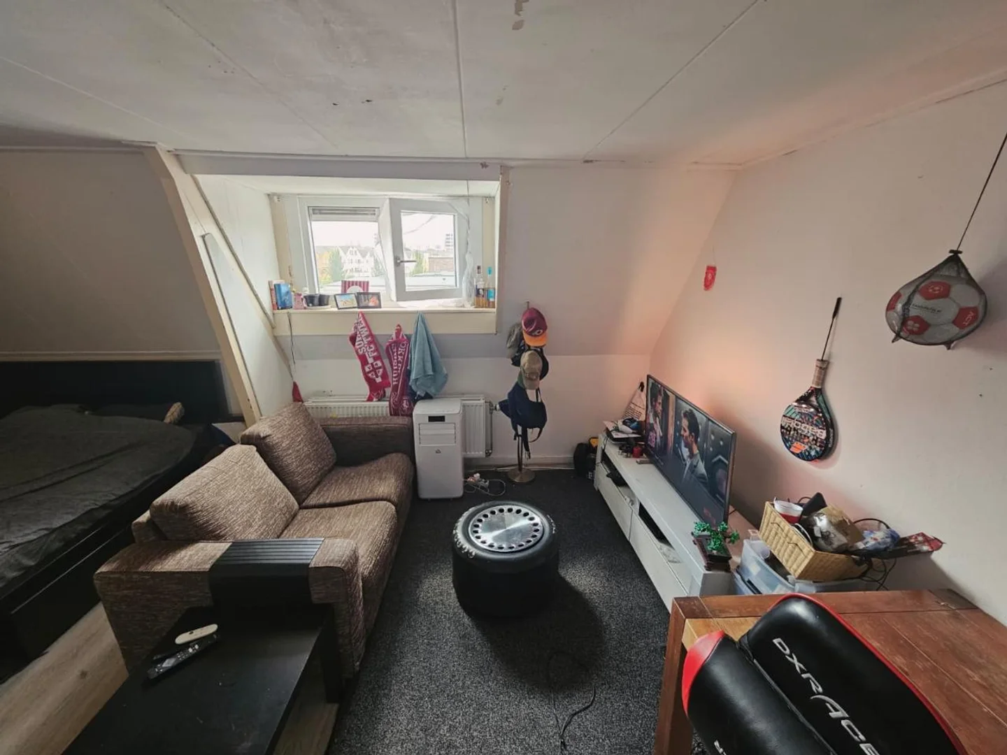 Chambre conviviale pour les étudiants dans  avec des équipements modernes