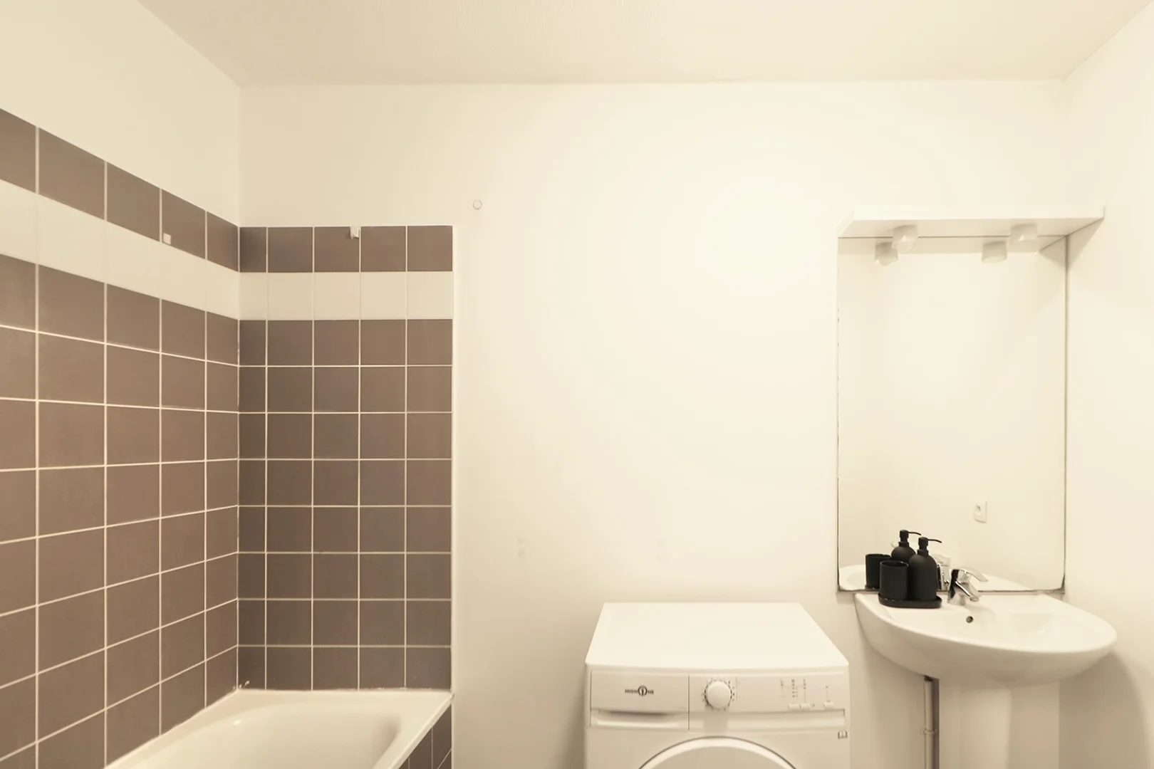 Habitación en apartamento estudiantil en alquiler en , completamente amueblado