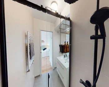 Private room at rue Toni Morrison, image 8 of 18
